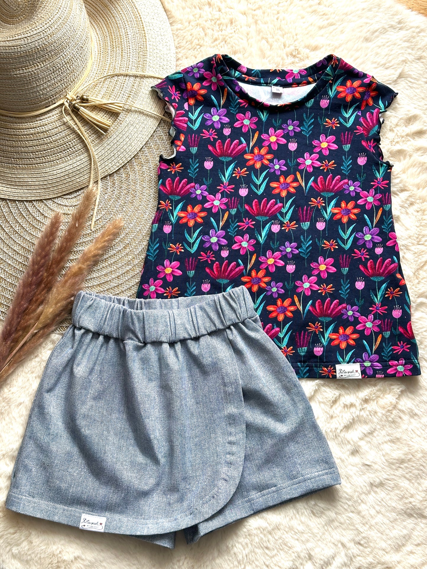 01 |  SET |  Mädchen Sommer-Set Hosenrock Jeanslook & Shirt Aquaflowers | Bio | Größe 116