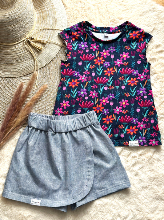 01 |  SET |  Mädchen Sommer-Set Hosenrock Jeanslook & Shirt Aquaflowers | Bio | Größe 116